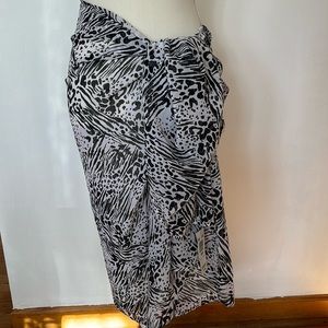 Sarong black and white cover up Sheer 36x64 nwt